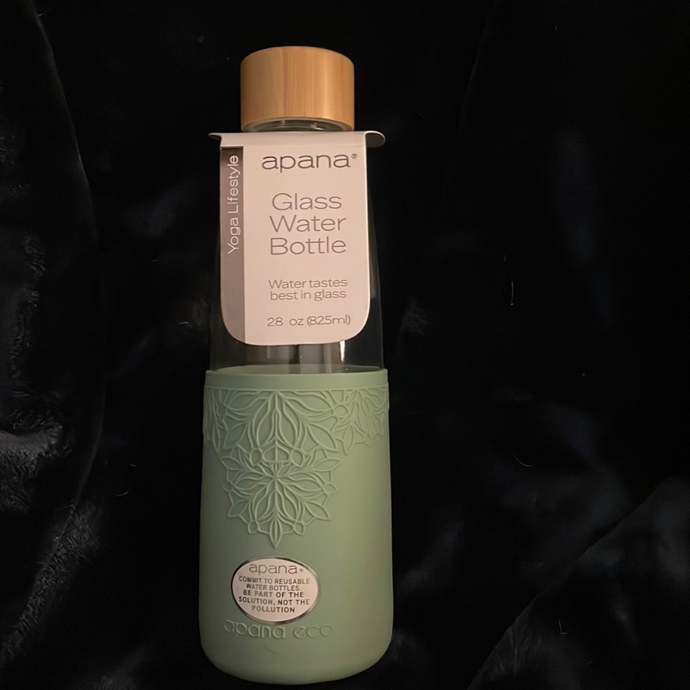 NWT Apana Glass Water Bottle 28oz